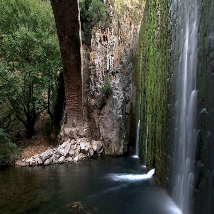 Νεραϊδοχώρι: Το παραμυθένιο χωριό των Τρικάλων που ντύνεται στα λευκά, και μυρίζει ολόκληρο τζάκι και κάστανο