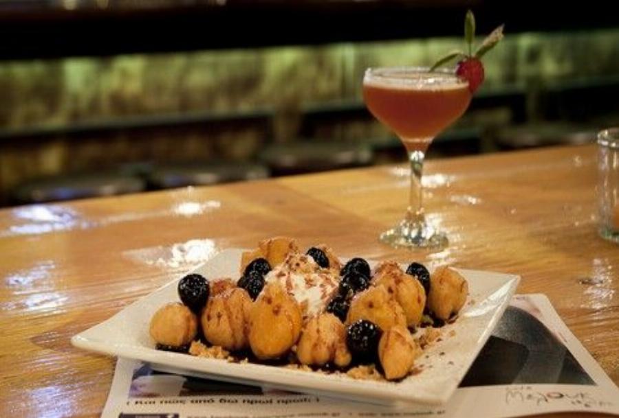 Τα εφτά καλύτερα μαγαζιά για να απολάυσεις γευστικούς, μοναδικούς και φθηνούς λουκουμάδες