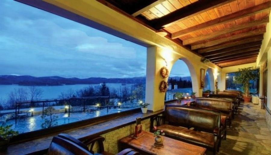 Σας προτείνουμε 4* ξενοδοχείο στη Λίμνη Πλαστήρα, με ημιαδιατροφή και 41ε τη μέρα για αξέχαστες φθινοπωρινές διακοπές