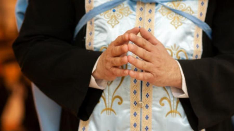 Τρίκαλα ιερέας: Ο λόγος που χτύπησε την ενήλικη κόρη και τη γυναίκα του