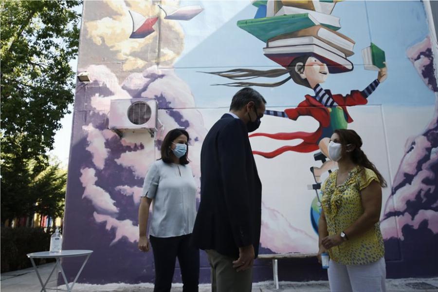 Μητσοτάκης προς μαθητές: Θαυμάζω τη συνέπεια σας