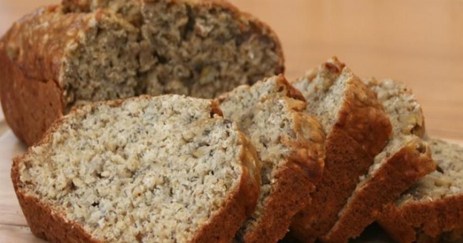 Kέικ πρωτεΐνης: Συνταγή με βρώμη και λιναρόσπορο χωρίς βούτυρο