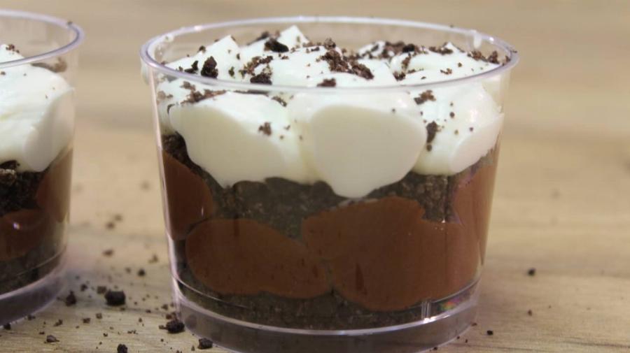 Ατομικό γλυκό σε ποτήρι: Με Oreo και 3 υλικά, έτοιμο σε 10 λεπτά