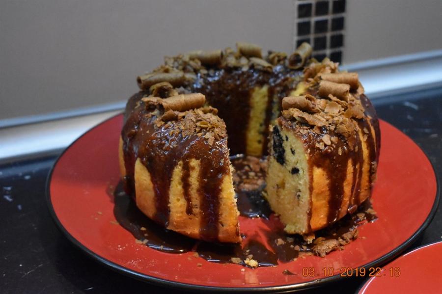 Κέικ βανίλιας: Γευστικότατο με μπισκότα OREO και γλάσο με πουράκια