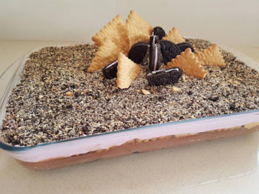 Γλυκό ψυγείου με φράουλα και σοκολάτα: Συνταγή και για τον πιο αρχάριο