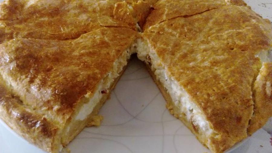 Πεντανόστιμη τυρόπιτα: Η πιο γευστική συνταγή με δύο μόνο υλικά