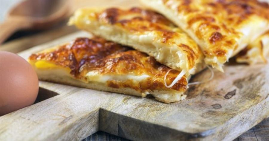 Τυρόπιτα στο τηγάνι: Γευστική και έτοιμη σε πολύ λίγα λεπτά