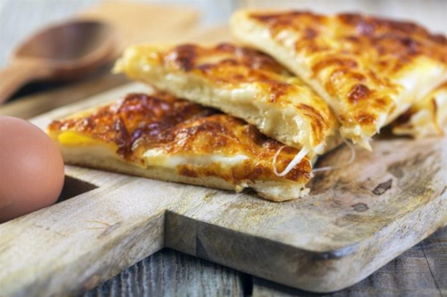 Τυρόπιτα στο τηγάνι: Γευστική και έτοιμη σε πολύ λίγα λεπτά