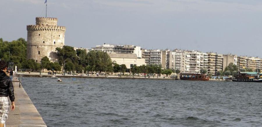 Θεσσαλονίκη δελφίνια: Δείτε τα σε βίντεο να παίζουν στο Θερμαικό