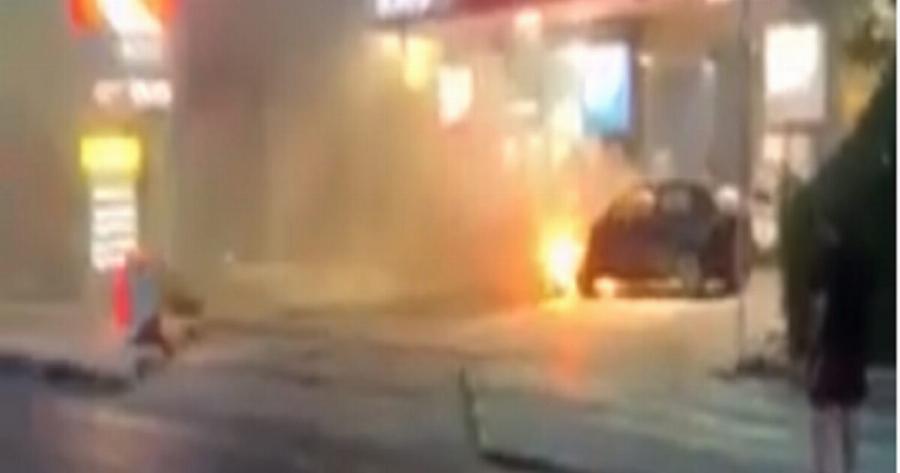 Παραλιακή αυτοκίνητο: Είδαν το χάρο με τα μάτια τους – Φλεγόμενο αυτοκίνητο πήγε σε βενζινάδικο στην παραλιακή