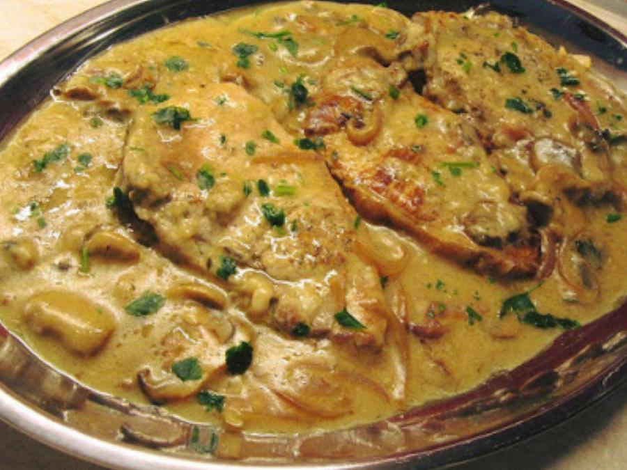 Τηγανιτές μπριζόλες λεμονάτες με μανιτάρια της στιγμής