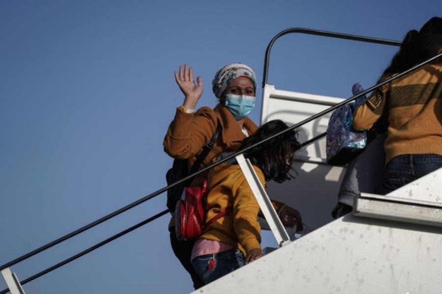 Ελλάδα πρόσφυγες: Αναχώρησαν για Γερμανία 101 πρόσφυγες