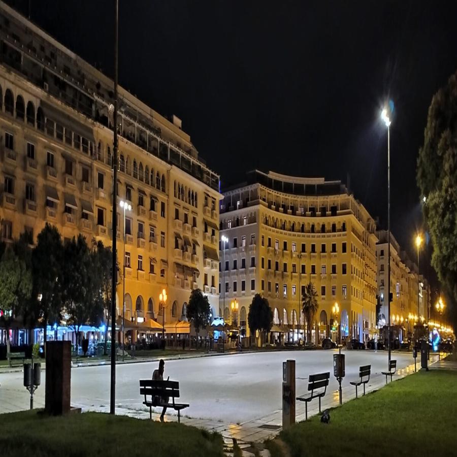 Θεσσαλονίκη κέντρο: Ο νέος φωτισμός εντυπωσιάζει και αλλάζει τελείως την όψη του κέντρου – Πανέμορφες εικόνες