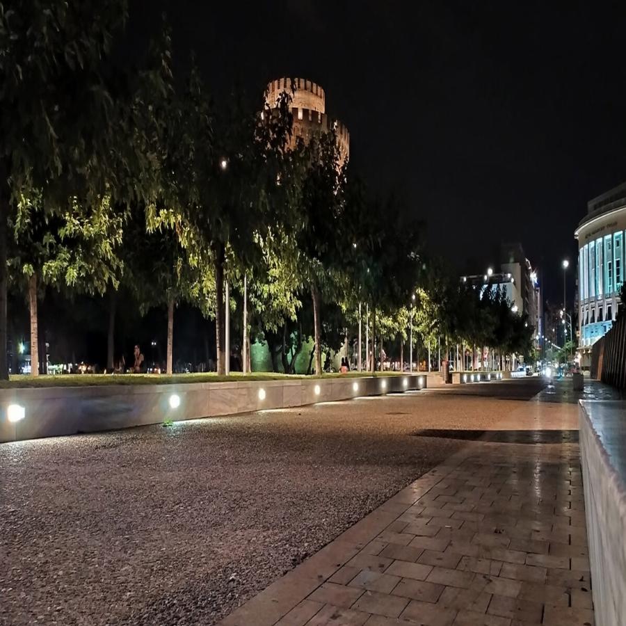 Θεσσαλονίκη κέντρο: Ο νέος φωτισμός εντυπωσιάζει και αλλάζει τελείως την όψη του κέντρου – Πανέμορφες εικόνες