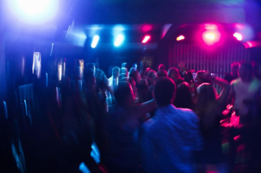 Κορονοϊός Θεσσαλονίκη: Απίστευτος συνωστισμός στα Λαδάδικα λίγες ώρες πριν το lockdown