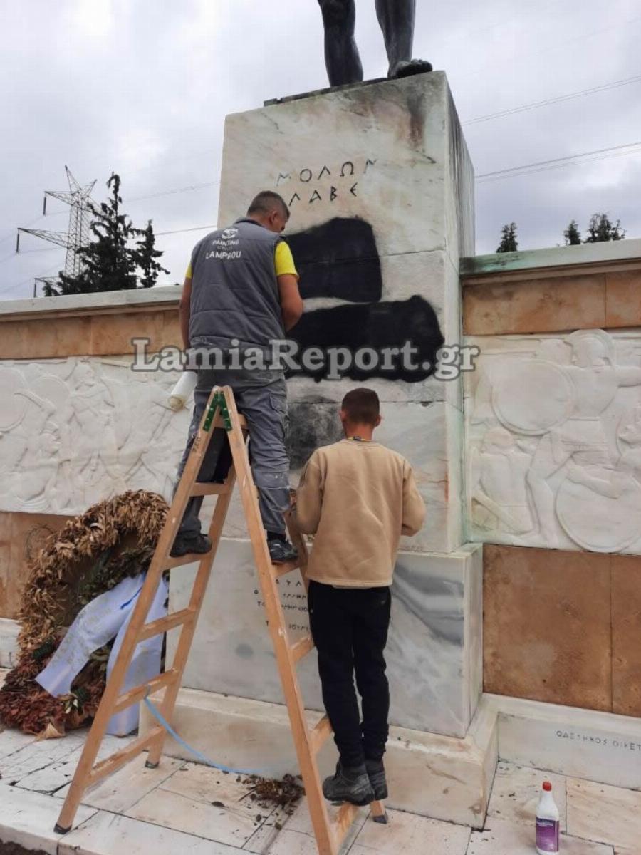 Θερμοπύλες: Ασυνείδητοι βεβήλωσαν το άγαλμα του Λεωνίδα την 28η Οκτωβρίου