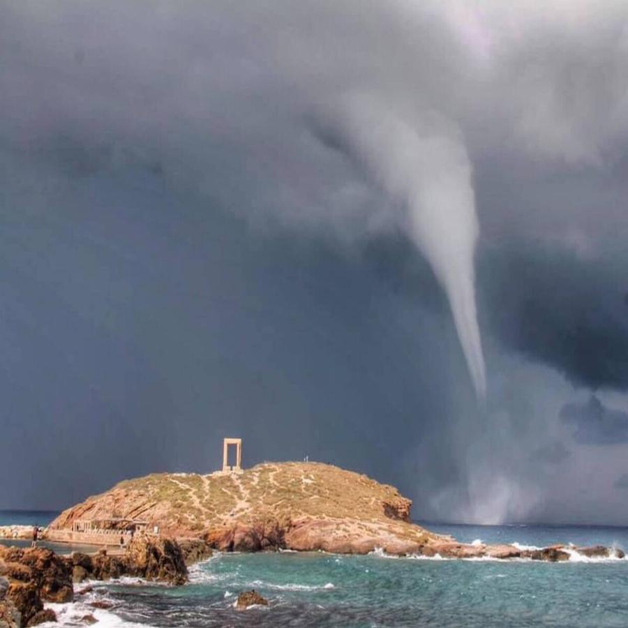 Νάξος υδροστρόβιλος: Εντυπωσιακό θέαμα στο νησί – Βίντεο και φωτογραφίες
