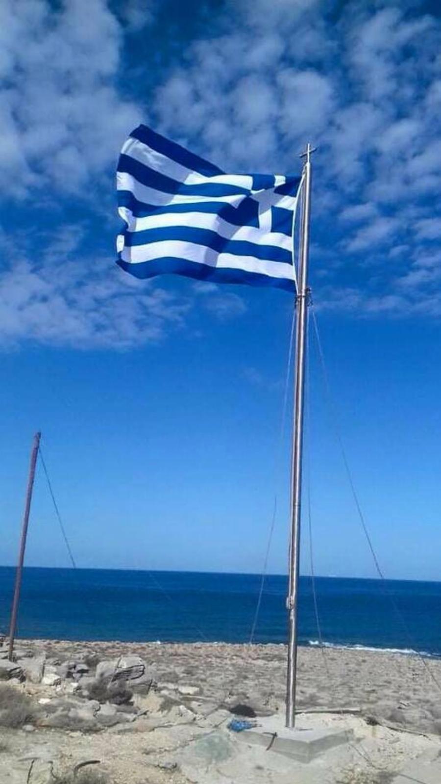 Κρήτη ελληνική σημαία: Τεράστια ελληνική σημαία για να «την βλέπουν οι Τούρκοι»