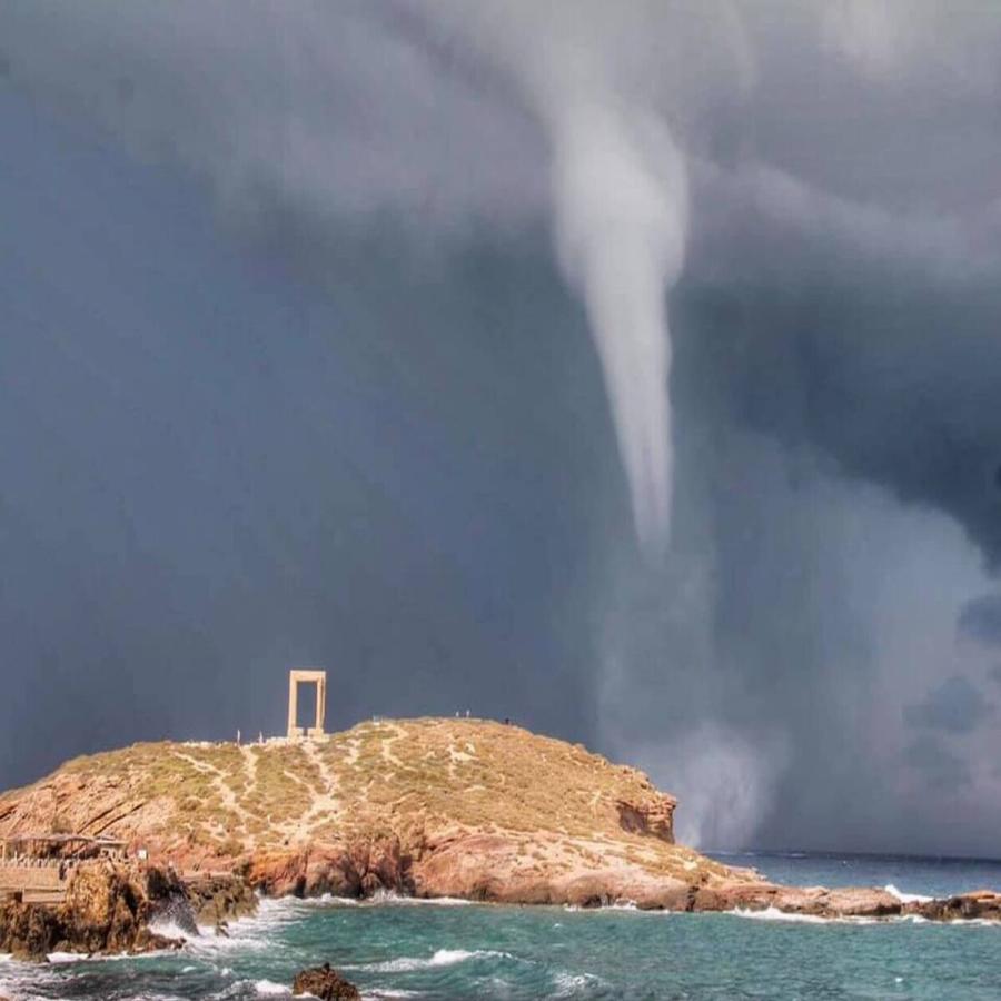 Νάξος υδροστρόβιλος: Εντυπωσιακό θέαμα στο νησί – Βίντεο και φωτογραφίες