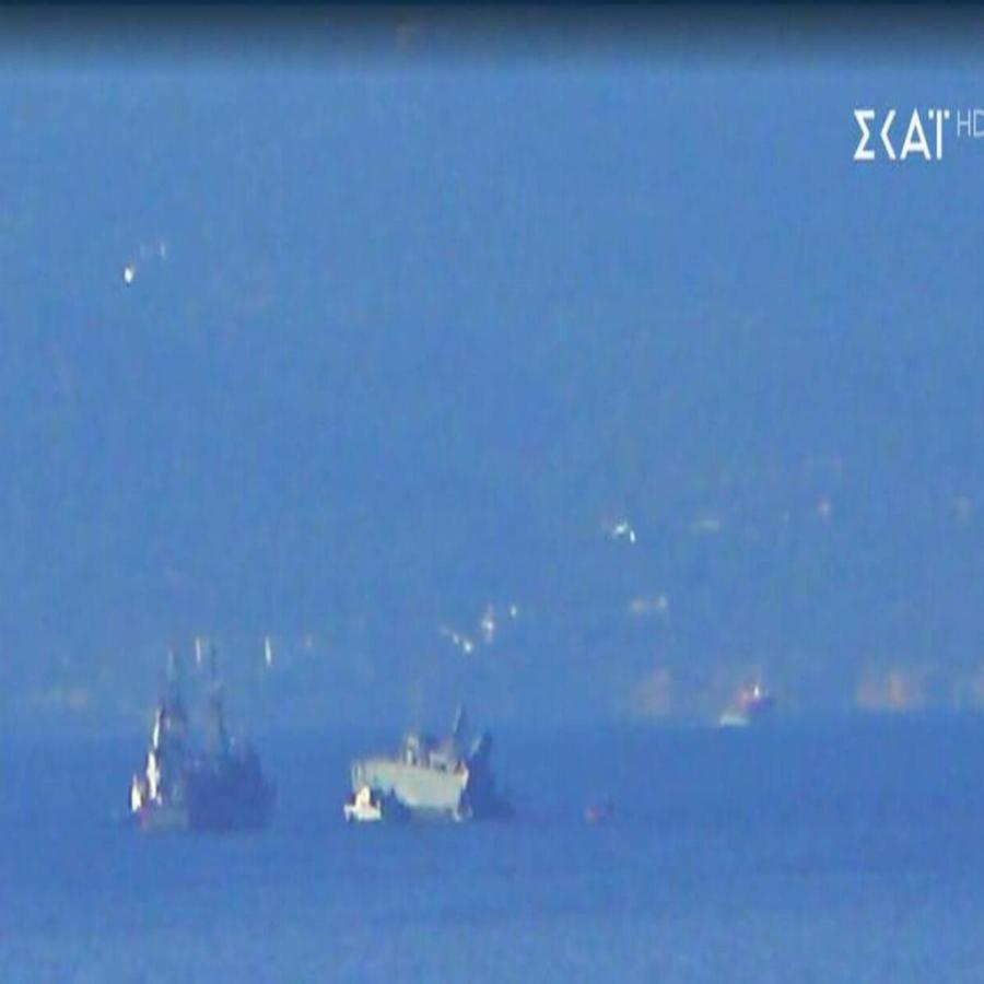 Πειραιάς: Απίστευτο περιστατικό – Πλοίο του Πολεμικού Ναυτικού συγκρούστηκε με εμπορικό πλοίο