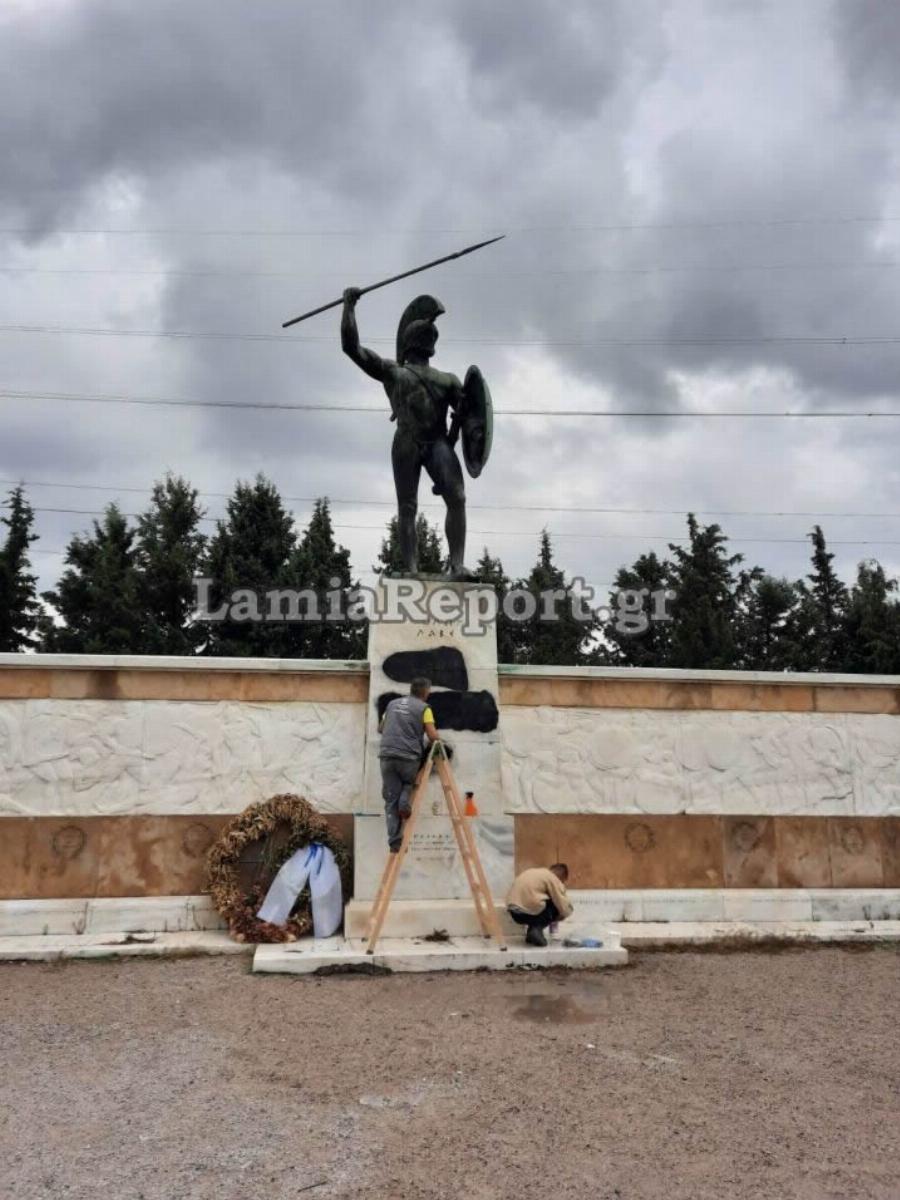 Θερμοπύλες: Ασυνείδητοι βεβήλωσαν το άγαλμα του Λεωνίδα την 28η Οκτωβρίου