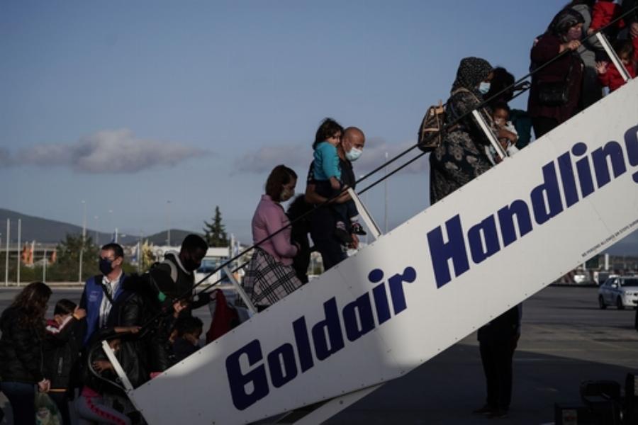 Ελλάδα πρόσφυγες: Αναχώρησαν για Γερμανία 101 πρόσφυγες