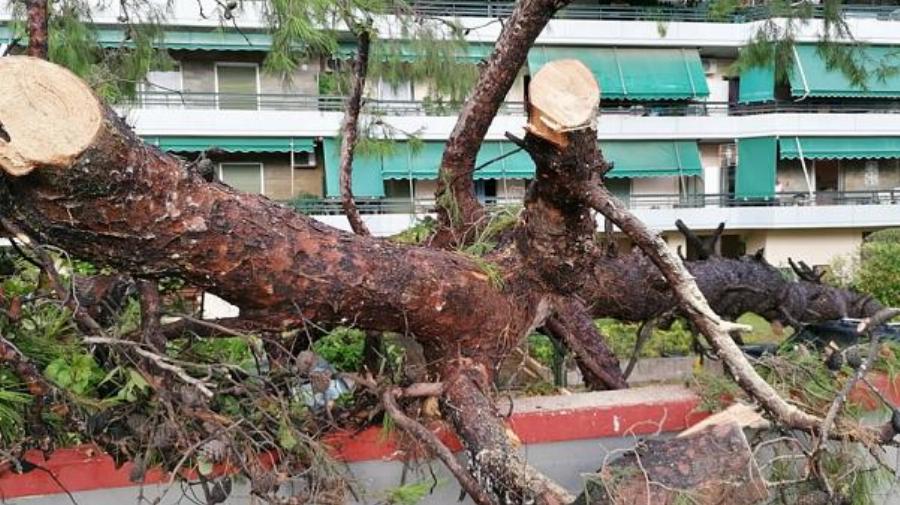 Νέο Ηράκλειο καταιγίδα: Η σοκαριστική στιγμή που η καταιγίδα χτυπάει την περιοχή