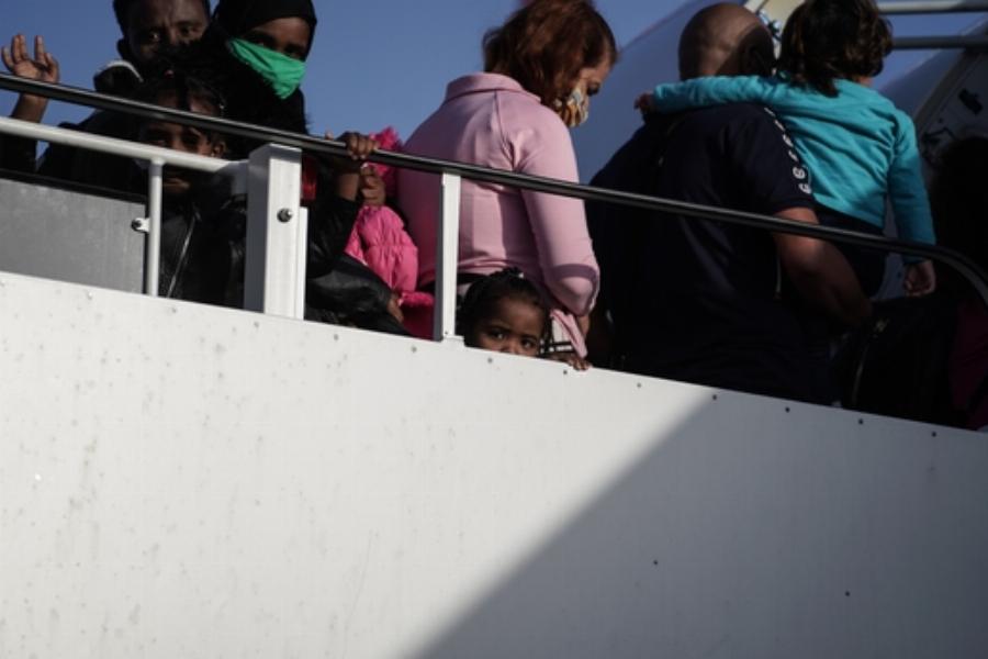 Ελλάδα πρόσφυγες: Αναχώρησαν για Γερμανία 101 πρόσφυγες