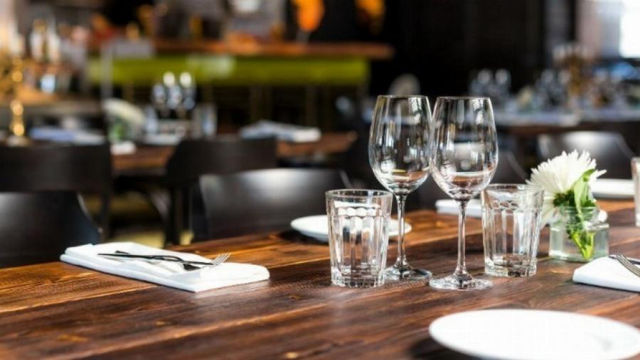 Τζίρος στην εστίαση: Βουτιά 58% για καταλύματα και εστίαση τον Αύγουστο 2020