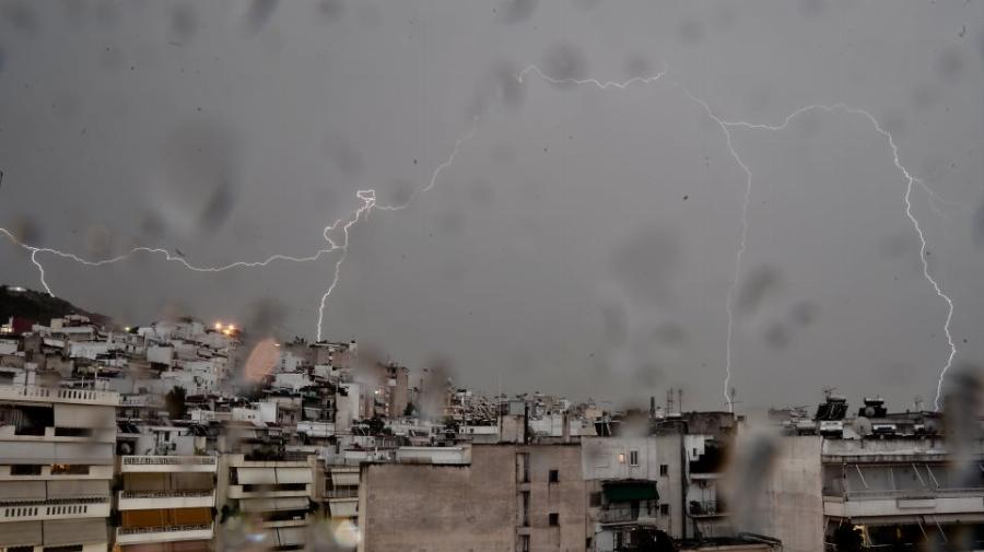 Κακοκαιρία Κίρκη: Νέα επιδείνωση του καιρού με βροχές, καταιγίδες και αφρικανική σκόνη