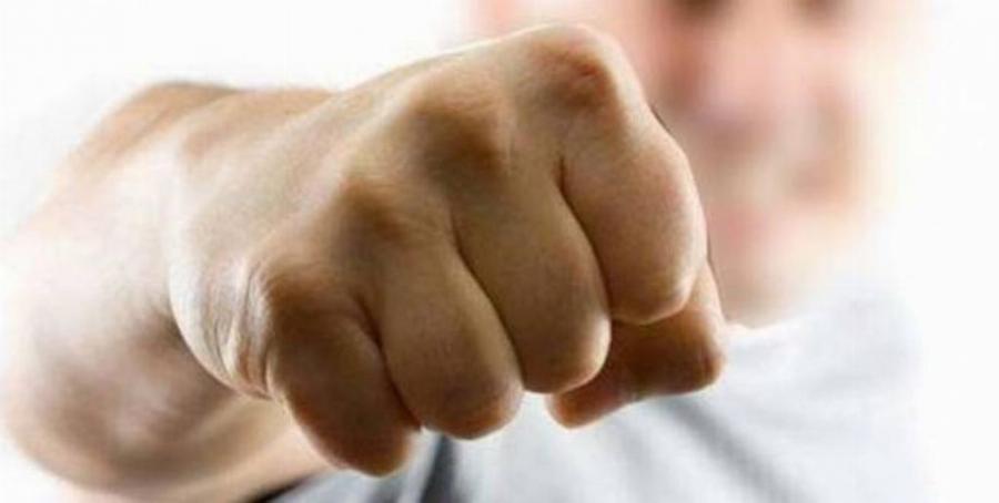 Χανιά ξύλο: Νεαροί πιάστηκαν στα χέρια και έπαιξαν ξύλο μεταξύ τους