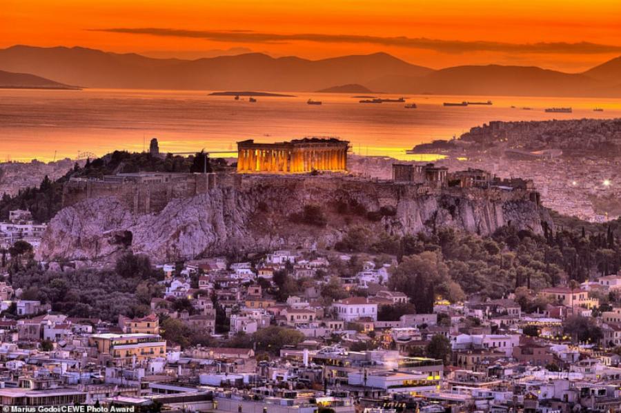 Ηλιοβασίλεμα στην Ακρόπολη: Η επική φωτογραφία που ξεχώρισε σε διεθνή διαγωνισμό – Πραγματικά μαγική