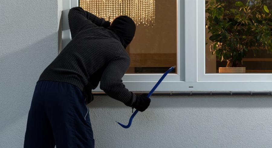 Ζάκυνθος σοκ: Αποτρόπαιος θάνατος για διαρρήκτη που κρεμάστηκε στα κάγκελα βίλας