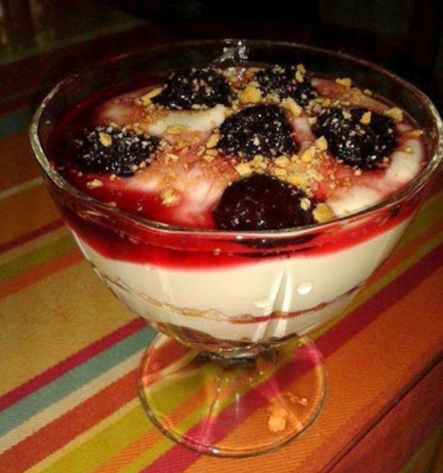 Γλυκό στο ποτήρι με μπισκότα: Φθηνό και γρήγορο γλυκάκι