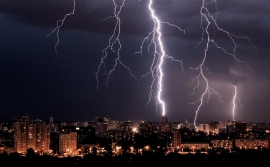 Ενετικό λιμάνι: Βίντεο από τη στιγμή της χαλαζόπτωσης που εντυπωσιάζει