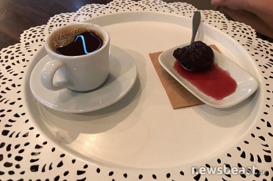 Το μαγαζί στην Αθήνα που απολαμβάνεις τον καφέ σου και μετά σου λένε το φλυτζάνι