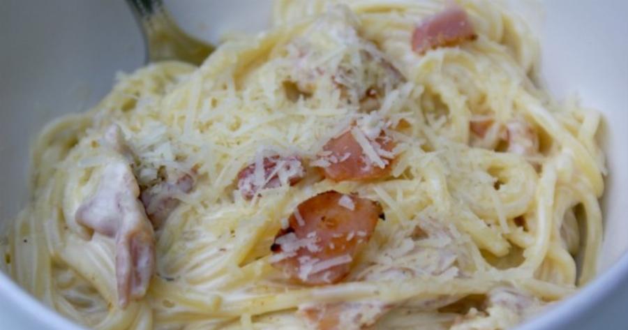 Μακαρονάδα: Η απόλυτη μακαρονάδα χωρίς αβγά με κρέμα γάλακτος έτοιμη σε 30 λεπτά