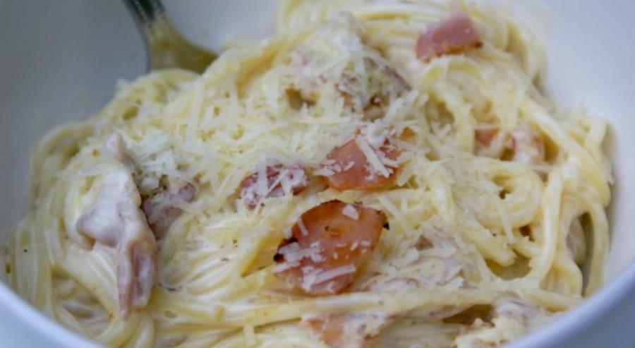 Μακαρονάδα: Η απόλυτη μακαρονάδα χωρίς αβγά με κρέμα γάλακτος έτοιμη σε 30 λεπτά