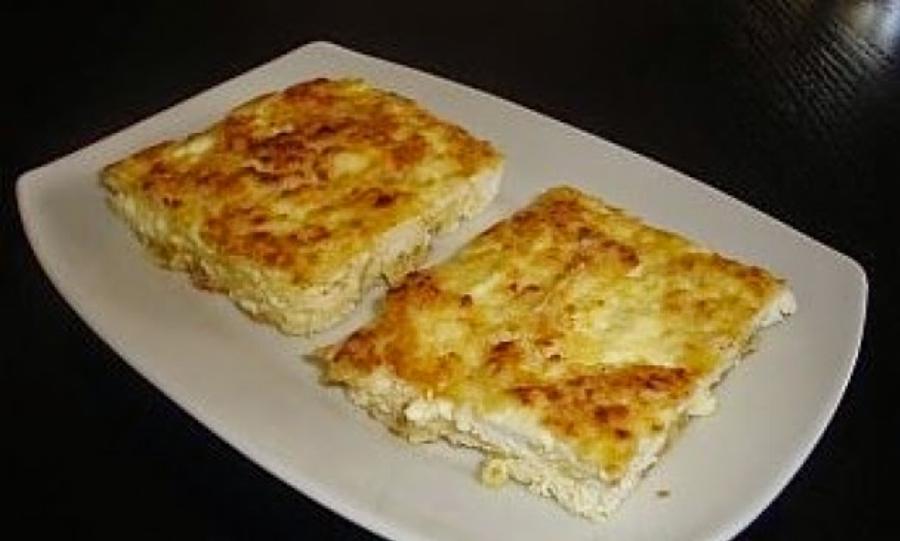 Τυρόπιτα με δύο κινήσεις: Εύκολη συνταγή, έτοιμη σε δέκα λεπτά με λίγα υλικά