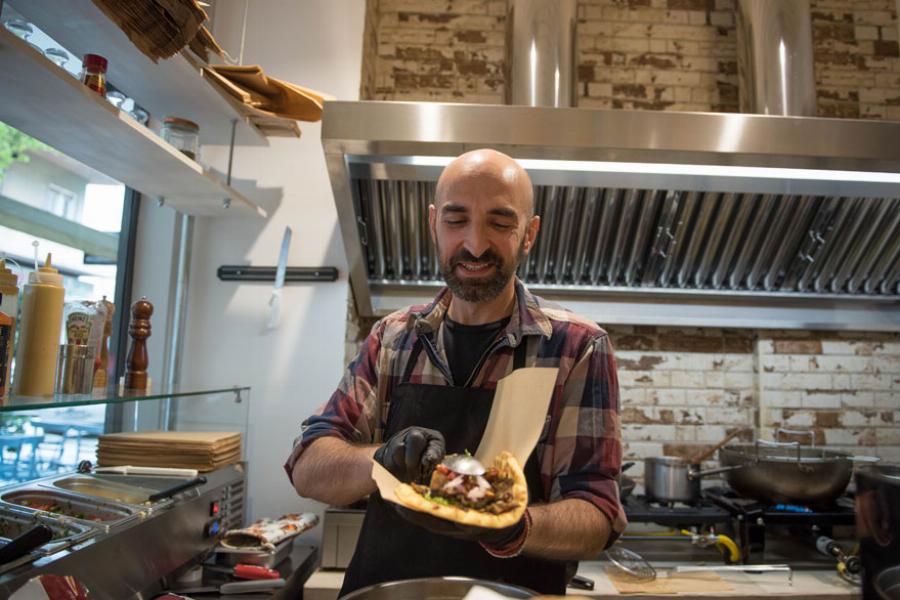 Σουβλάκι για χορτοφάγους: Το Amanita grill στα Εξάρχεια είναι η Νο1 επιλογή