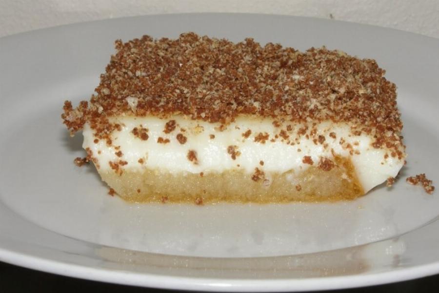 Γλυκό με φρυγανιές και κρέμα: Πανεύκολη και πεντανόστιμη συνταγή