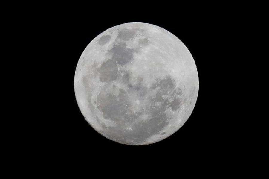 Ανακάλυψη NASA: Βρέθηκε νερό στη Σελήνη – Ιστορική ανακάλυψη