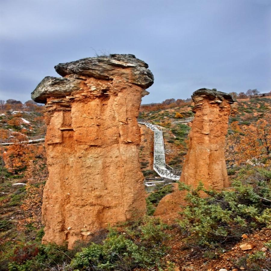 Καππαδοκία της Ελλάδας: Αυτό το μαγικό μέρος βρίσκεται στην Κοζάνη και είναι από τα ομορφότερα μέρη στη χώρα μας