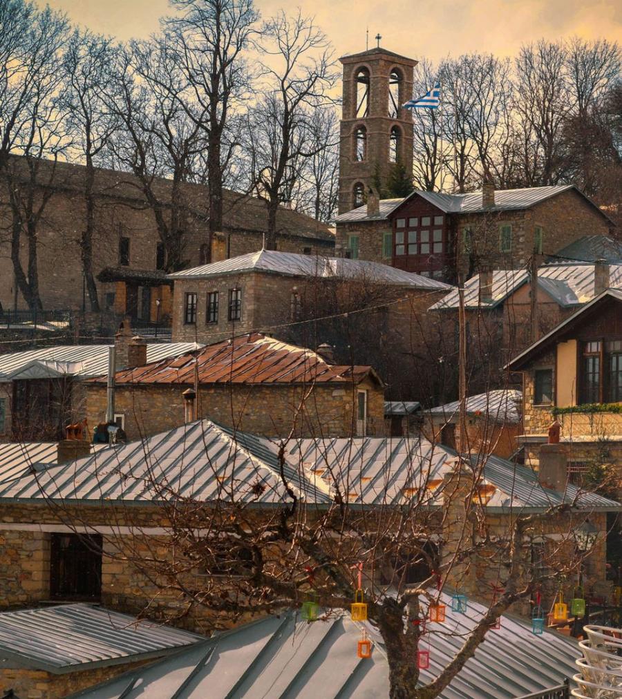 Το ομορφότερο χωριό της Ευρώπης βρίσκεται στη Φλώρινα, είναι ένα παραμύθι από χιόνι και μπορείς να το επισκεφτείς φέτος με 40ε το άτομο τη μέρα