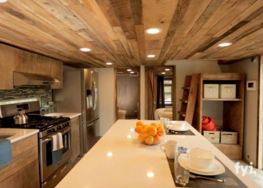 Είναι 37τμ, μεταφέρεται όπου θες, έχει όλες τις σύγχρονες ανέσεις, στήνεται σε 70 ώρες και κοστίζει όσο ένα καινούργιο αυτοκίνητο