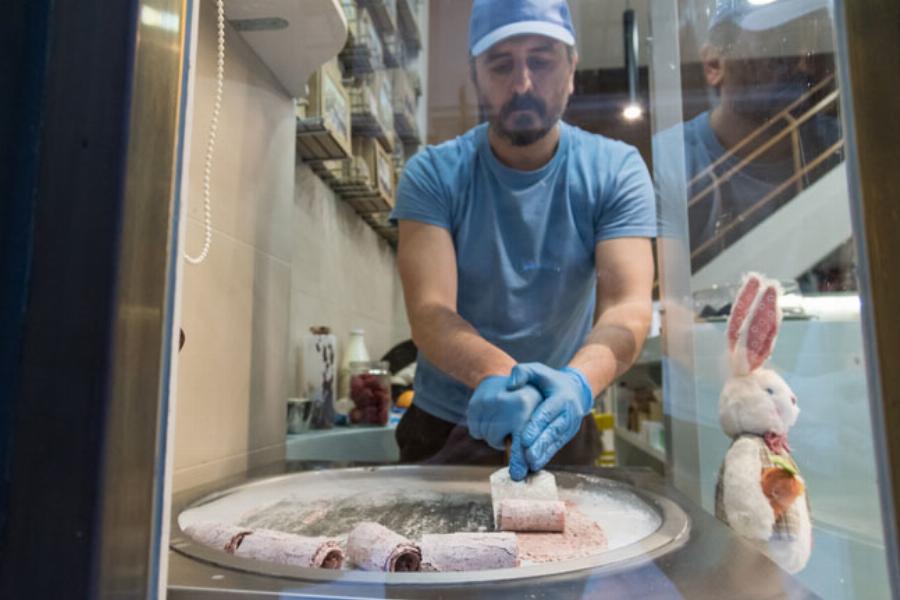 Η κρυφή στοά στο κέντρο της Αθήνας, που θα απολαύσεις τις καλύτερες σοκολάτες του κόσμου σε φοβερές τιμές