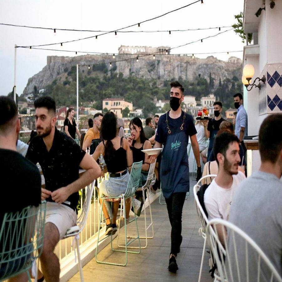 Κορονοϊός έκτακτα μέτρα: Λιγότερα άτομα από αύριο ανά τραπέζι σε καφετέριες, μπαρ και εστιατόρια – Αναλυτικά τι θα ισχύσει