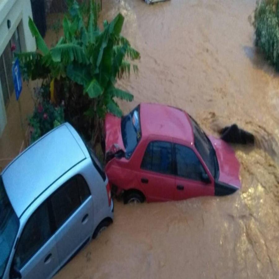 Ρέθυμνο κακοκαιρία: Γήπεδο ποδοσφαίρου μετατράπηκε σε πισίνα από την κακοκαιρία