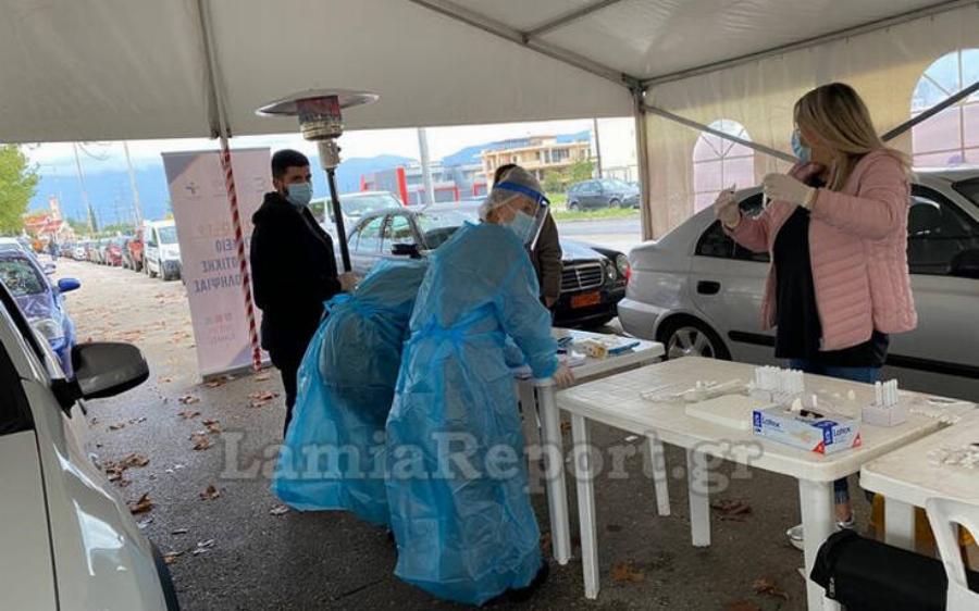 Λαμία rapid test: Πλήθος κόσμου πάει να κάνει το τεστ – Έχει ήδη βρεθεί ένα θετικό στα πρώτα 45