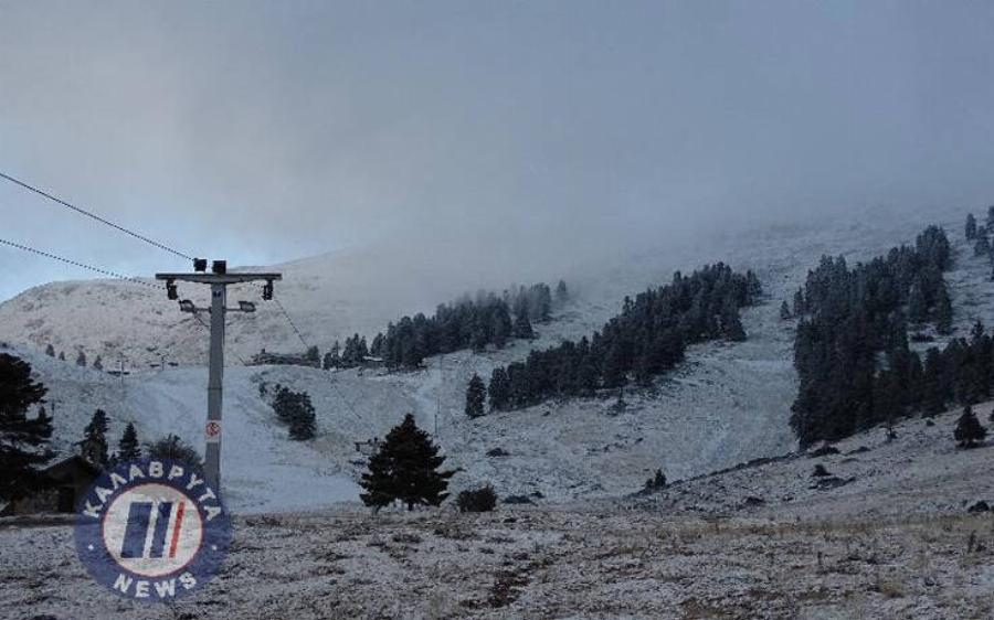 Καλάβρυτα: Έπεσαν τα πρώτα χιόνια στην κωμόπολη της Αχαΐας – Μαγευτικό το τοπίο